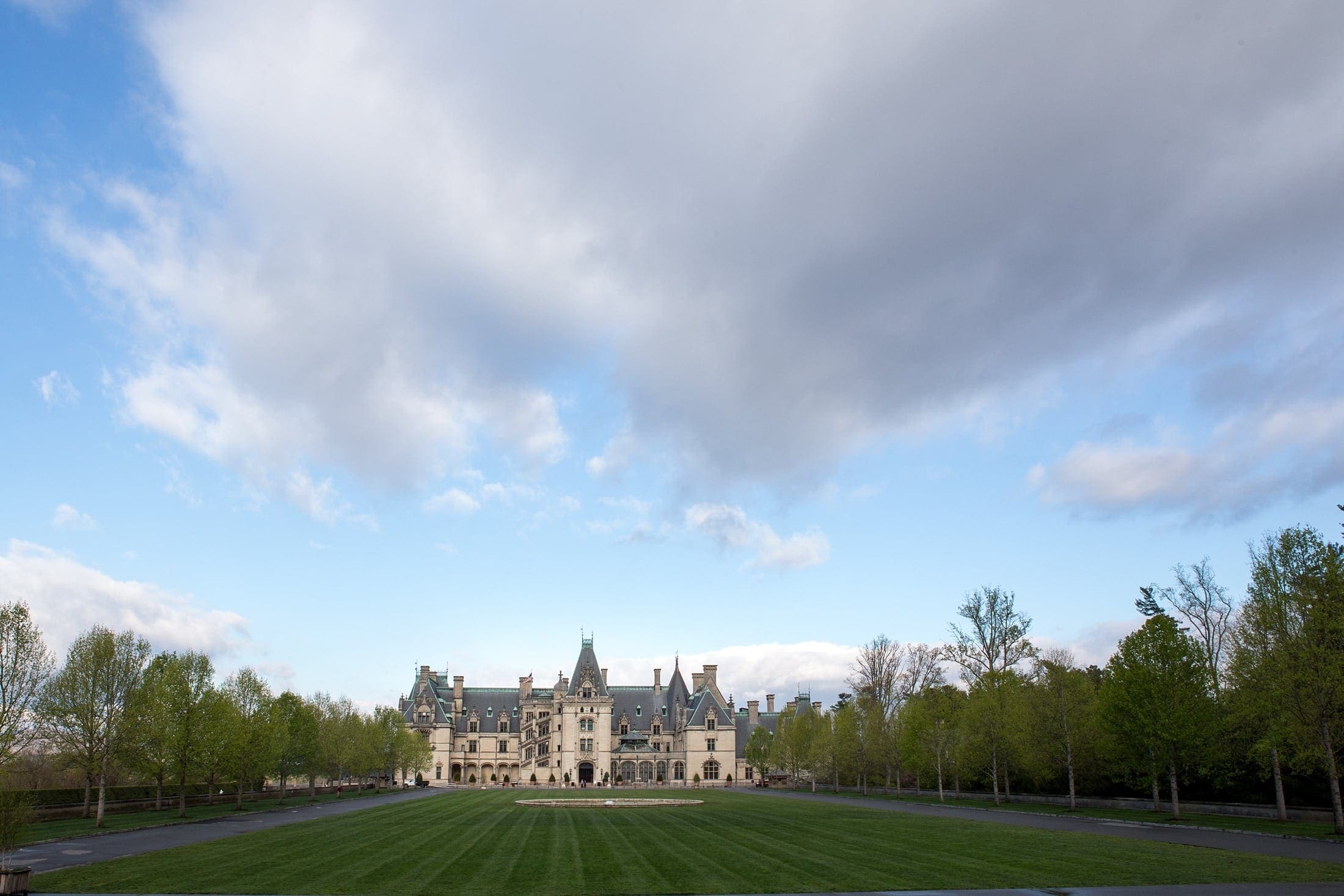 Biltmore House Front Lawn, Asheville wedding photographer, Biltmore Estates in the spring, Asheville Photographer